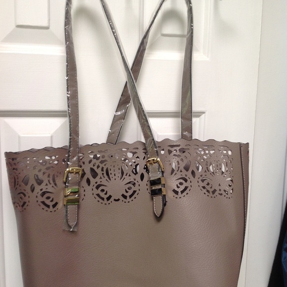 NWT Madi Studio style7769 upc 56809090027 Lazer cutout design.Still cased straps - Picture 4 of 8